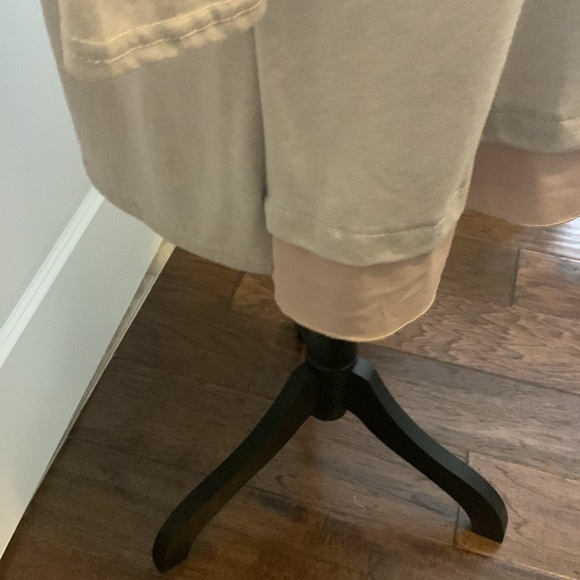 NWOT. Woman’s long sleeve tunic style top with round neckline and contrast hem. - Picture 5 of 10